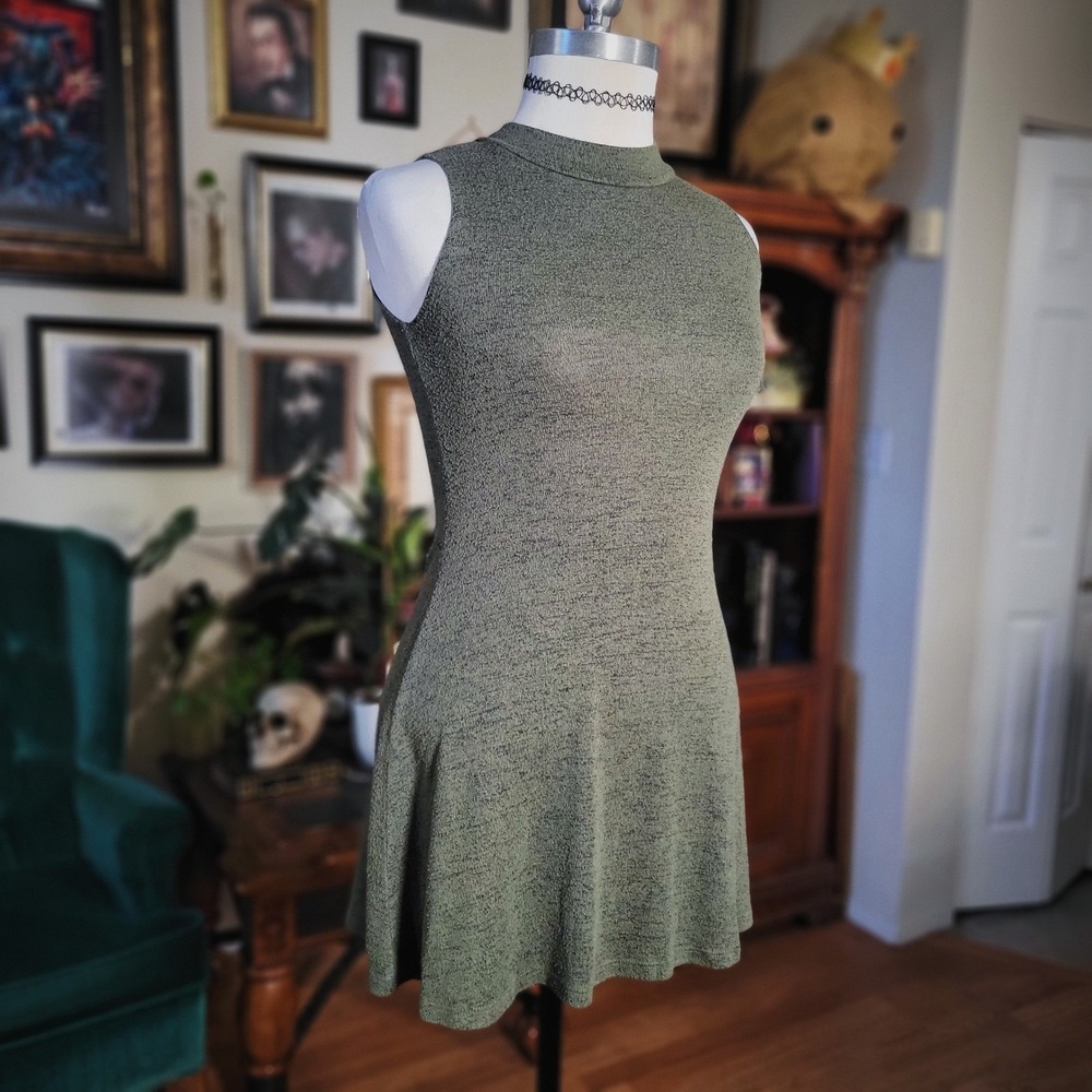 Popular Basics Mini Dress Skater Green Mock Neck Sleeveless Fit Flare S DA5903‎